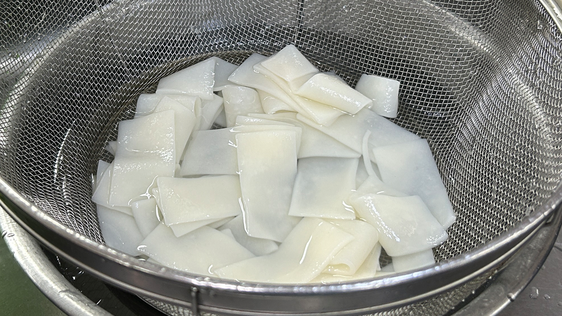 米粉で作られたワンタンの皮